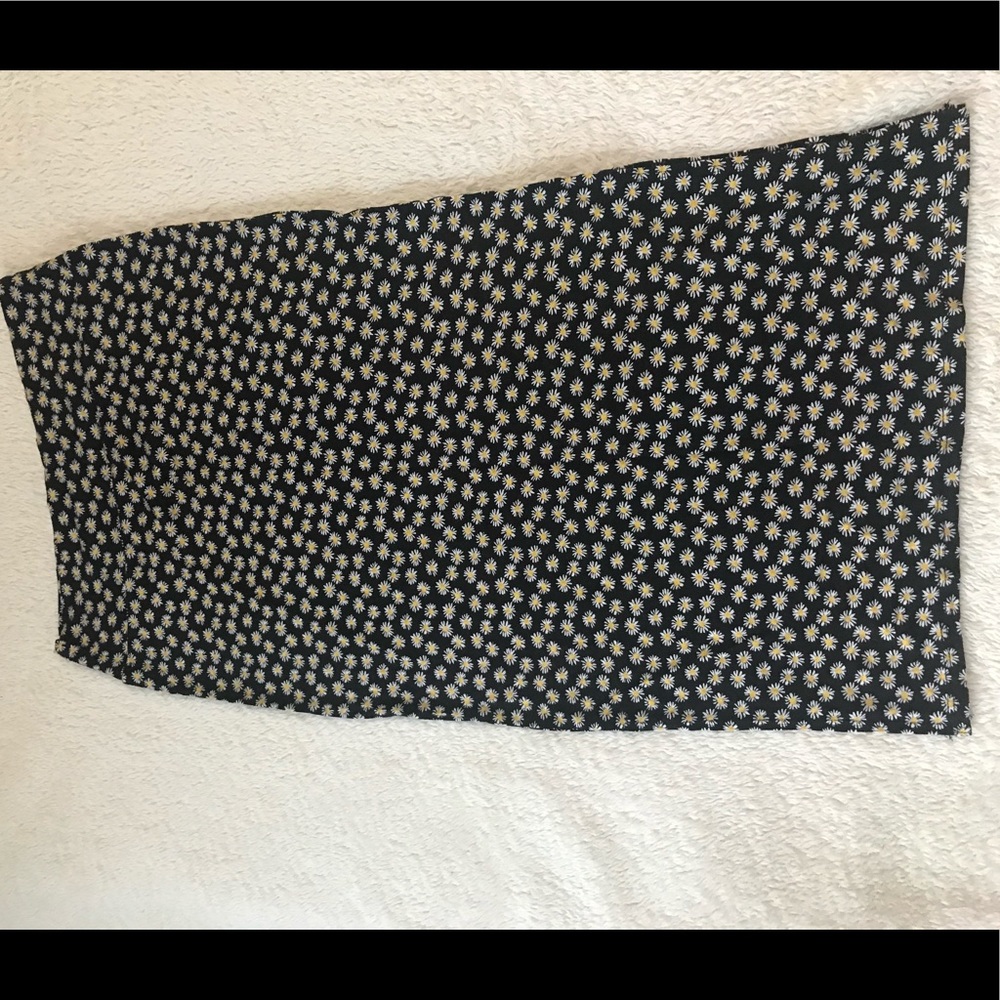 Skirt with daisies